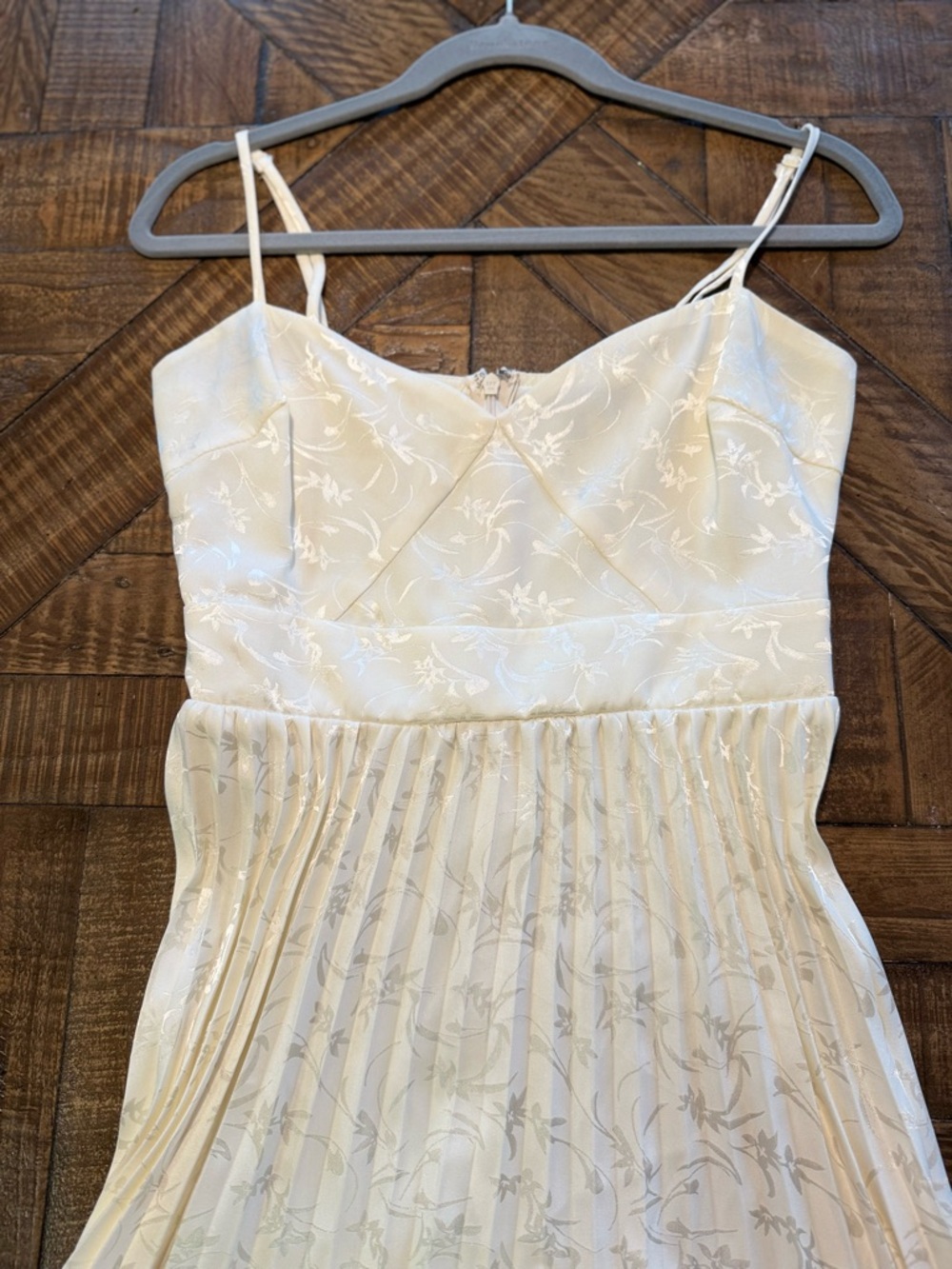 Lulus Regal Romance Ivory Floral Jacquard Pleated Satin Midi Dress, Sz small - Picture 4 of 12